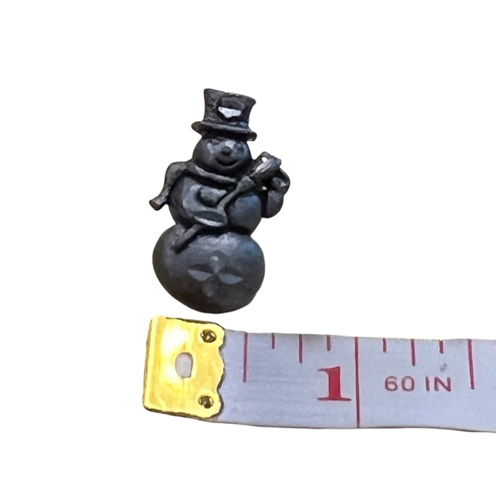 Pewter Snowman with Broom Silver Metal‎ Color Tie Hat Lapel Pin Signed DM 99 VTG - Picture 8 of 10